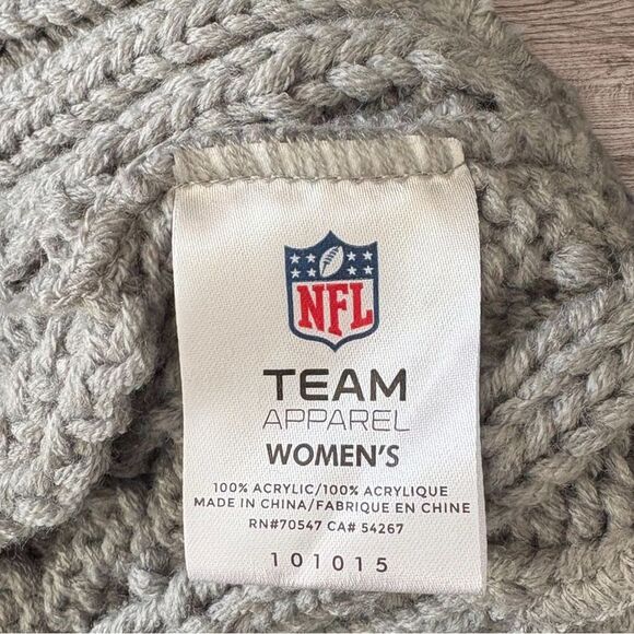 NEW Patriots Hat and Gloves - Picture 4 of 4